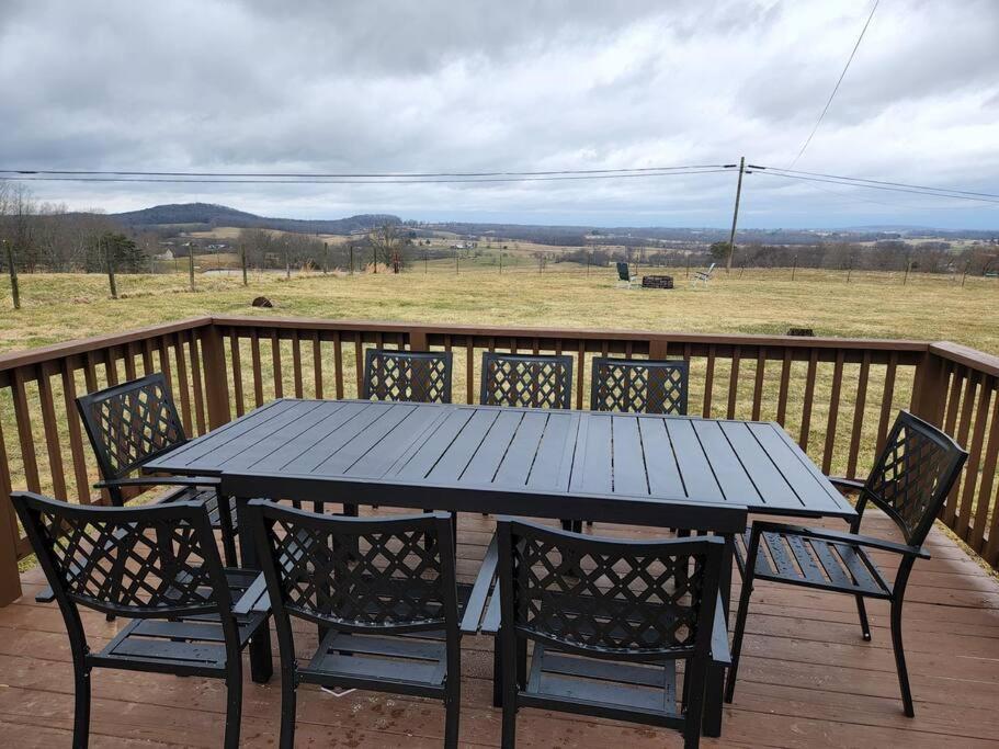 Spacious Family Farmhouse Pikeville Esterno foto